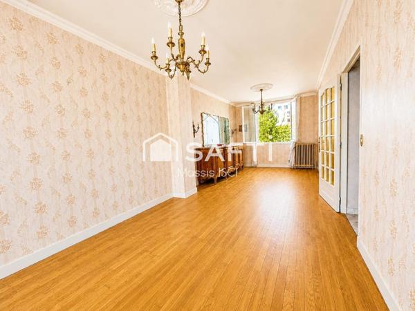 Maison de 243m2  avec 8 boxes à vendre sur Alfortville
