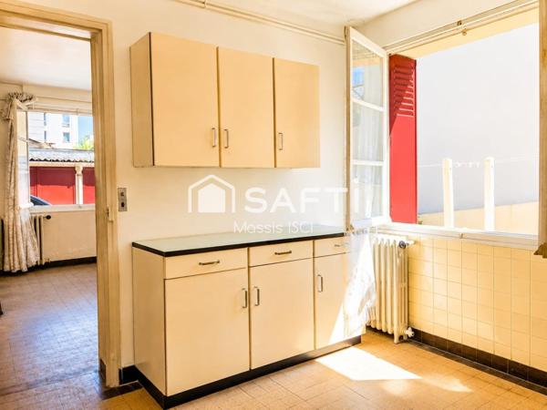 Maison de 243m2  avec 8 boxes à vendre sur Alfortville
