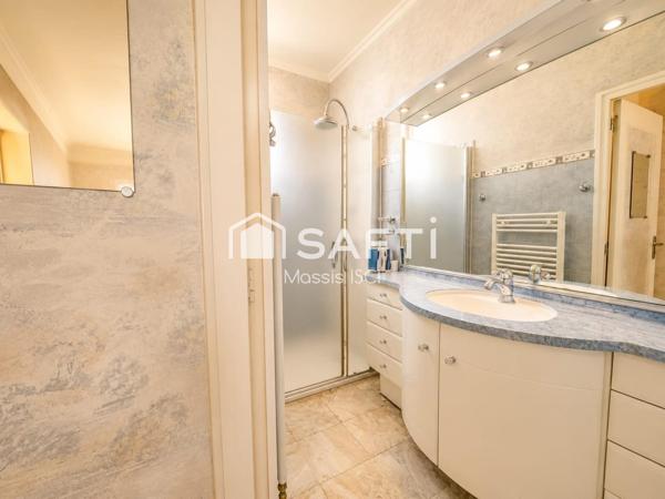 Maison de 243m2  avec 8 boxes à vendre sur Alfortville