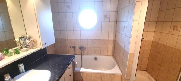 GRANDE MAISON LUMINEUSE - DPE : C -  5 CHAMBRES - Environ13 ares