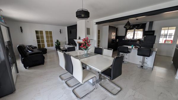 Maison  6 pièce(s)  4 chambre(s)  181 m²