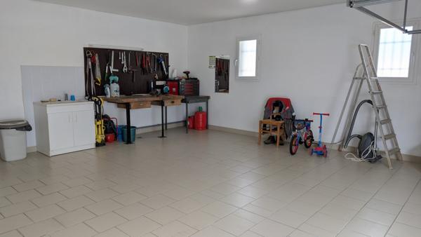 Maison  6 pièce(s)  4 chambre(s)  181 m²