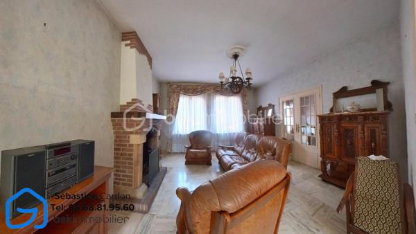 🏡 COURRIÈRES – En plein cœur du centre-ville

Découvrez cette spacieuse maison familiale de 131 m² habitables, bâtie sur un terrain de 284 m², idéalement située à proximité immédiate des commerces, écoles et commodités.

Elle se compose de :

Un vaste salon/séjour avec cheminée,
Une cuisine,
Un WC indépendant,
4 chambres 15/17.5/10/10,
Une salle de bains,
Un grenier aménageable de 22 m² offrant de nombreuses possibilités d'agrandissement,
Une cave de 24 m²,
Un jardin agréable,
Un garage.

Chauffage au gaz.

✨ Un bien au fort potentiel, parfait pour une famille à la recherche d'espace et d'un emplacement privilégié. Quelques travaux de modernisation permettront de révéler tout le charme de cette maison.

📍 Son emplacement central vous garantit une vie quotidienne pratique et confortable, avec toutes les commodités accessibles à pied.

📞 Pour obtenir davantage d'informations ou organiser une visite, contactez Sébastien Cardon, à qui nous avons confié la vente de notre habitation.

Bientôt : Visite virtuelle sur demande

🔎 Propriétaires, je recherche activement des maisons et appartements sur le secteur pour répondre à la demande de ma clientèle.