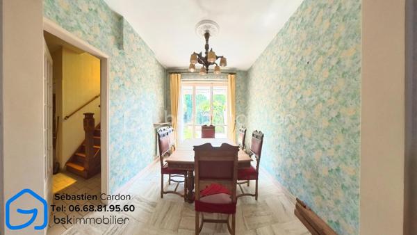 🏡 COURRIÈRES – En plein cœur du centre-ville

Découvrez cette spacieuse maison familiale de 131 m² habitables, bâtie sur un terrain de 284 m², idéalement située à proximité immédiate des commerces, écoles et commodités.

Elle se compose de :

Un vaste salon/séjour avec cheminée,
Une cuisine,
Un WC indépendant,
4 chambres 15/17.5/10/10,
Une salle de bains,
Un grenier aménageable de 22 m² offrant de nombreuses possibilités d'agrandissement,
Une cave de 24 m²,
Un jardin agréable,
Un garage.

Chauffage au gaz.

✨ Un bien au fort potentiel, parfait pour une famille à la recherche d'espace et d'un emplacement privilégié. Quelques travaux de modernisation permettront de révéler tout le charme de cette maison.

📍 Son emplacement central vous garantit une vie quotidienne pratique et confortable, avec toutes les commodités accessibles à pied.

📞 Pour obtenir davantage d'informations ou organiser une visite, contactez Sébastien Cardon, à qui nous avons confié la vente de notre habitation.

Bientôt : Visite virtuelle sur demande

🔎 Propriétaires, je recherche activement des maisons et appartements sur le secteur pour répondre à la demande de ma clientèle.