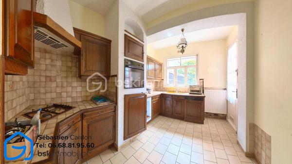 🏡 COURRIÈRES – En plein cœur du centre-ville

Découvrez cette spacieuse maison familiale de 131 m² habitables, bâtie sur un terrain de 284 m², idéalement située à proximité immédiate des commerces, écoles et commodités.

Elle se compose de :

Un vaste salon/séjour avec cheminée,
Une cuisine,
Un WC indépendant,
4 chambres 15/17.5/10/10,
Une salle de bains,
Un grenier aménageable de 22 m² offrant de nombreuses possibilités d'agrandissement,
Une cave de 24 m²,
Un jardin agréable,
Un garage.

Chauffage au gaz.

✨ Un bien au fort potentiel, parfait pour une famille à la recherche d'espace et d'un emplacement privilégié. Quelques travaux de modernisation permettront de révéler tout le charme de cette maison.

📍 Son emplacement central vous garantit une vie quotidienne pratique et confortable, avec toutes les commodités accessibles à pied.

📞 Pour obtenir davantage d'informations ou organiser une visite, contactez Sébastien Cardon, à qui nous avons confié la vente de notre habitation.

Bientôt : Visite virtuelle sur demande

🔎 Propriétaires, je recherche activement des maisons et appartements sur le secteur pour répondre à la demande de ma clientèle.