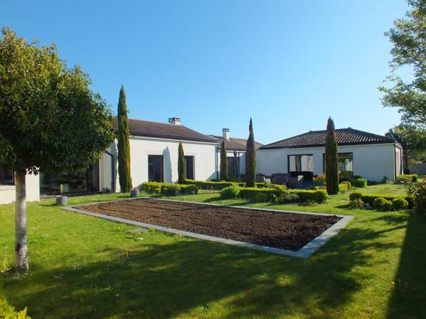 Propriété à vendre 17 pièces proche de SEMUR EN AUXOIS (21)
