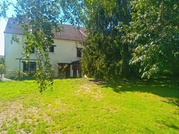 Maison familiale avec un grand terrain