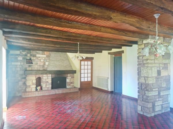 Maison familiale avec un grand terrain