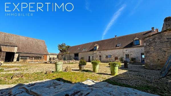 À VENDRE : Corp de ferme 230 m² habitable (possibilité d'agrandissement), 380 m² de granges et hangar 150 m²