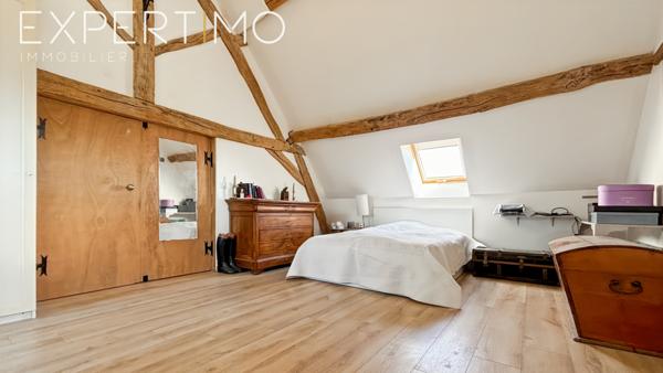À VENDRE : Corp de ferme 230 m² habitable (possibilité d'agrandissement), 380 m² de granges et hangar 150 m²