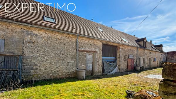 À VENDRE : Corp de ferme 230 m² habitable (possibilité d'agrandissement), 380 m² de granges et hangar 150 m²