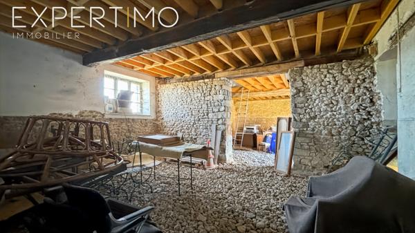 À VENDRE : Corp de ferme 230 m² habitable (possibilité d'agrandissement), 380 m² de granges et hangar 150 m²