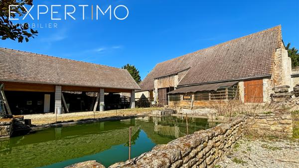 À VENDRE : Corp de ferme 230 m² habitable (possibilité d'agrandissement), 380 m² de granges et hangar 150 m²