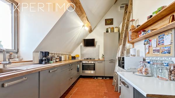 À VENDRE : Corp de ferme 230 m² habitable (possibilité d'agrandissement), 380 m² de granges et hangar 150 m²