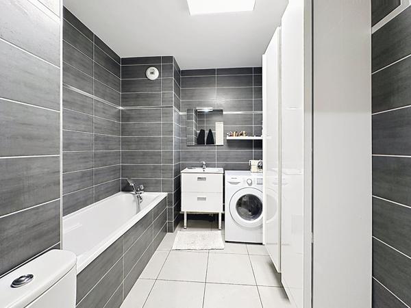 A louer Meublé , Marcq En Baroeul Saint Vincent , splendide Appartement meublé de 130 m2, 3 chambres, 2 salles de bains, terrasses, double parking, cave Marcq en baroeul