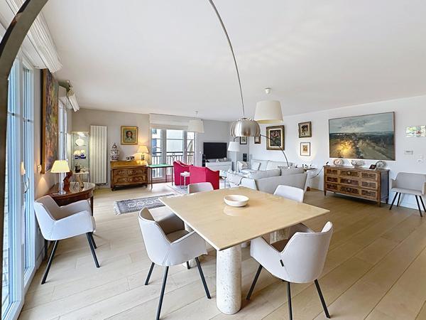 A louer Meublé , Marcq En Baroeul Saint Vincent , splendide Appartement meublé de 130 m2, 3 chambres, 2 salles de bains, terrasses, double parking, cave Marcq en baroeul