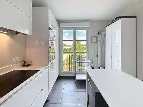 A louer Meublé , Marcq En Baroeul Saint Vincent , splendide Appartement meublé de 130 m2, 3 chambres, 2 salles de bains, terrasses, double parking, cave Marcq en baroeul