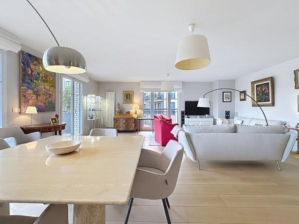 A louer Meublé , Marcq En Baroeul Saint Vincent , splendide Appartement meublé de 130 m2, 3 chambres, 2 salles de bains, terrasses, double parking, cave Marcq en baroeul