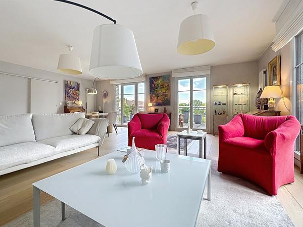 A louer Meublé , Marcq En Baroeul Saint Vincent , splendide Appartement meublé de 130 m2, 3 chambres, 2 salles de bains, terrasses, double parking, cave Marcq en baroeul