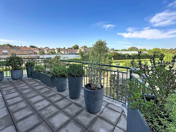 A louer Meublé , Marcq En Baroeul Saint Vincent , splendide Appartement meublé de 130 m2, 3 chambres, 2 salles de bains, terrasses, double parking, cave Marcq en baroeul