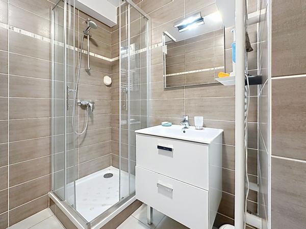 A louer Meublé , Marcq En Baroeul Saint Vincent , splendide Appartement meublé de 130 m2, 3 chambres, 2 salles de bains, terrasses, double parking, cave Marcq en baroeul