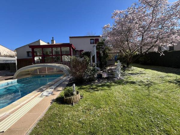Maison à vendre 442 260 € La Roche-sur-Yon 5 p 154 m² DPE C