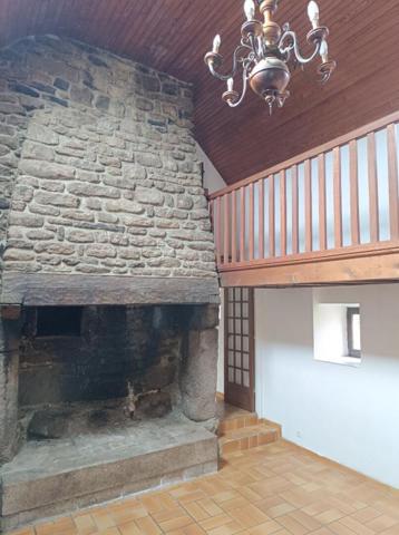 29690 Berrien longère 3 chambres terrain de 1600 m² Garage