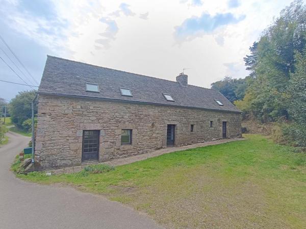 29690 Berrien longère 3 chambres terrain de 1600 m² Garage