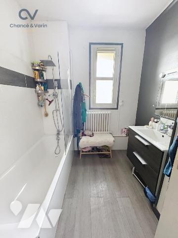 LISIEUX Gare Appartement de 106m², situé au 3ème étage Vendu LOUÉ