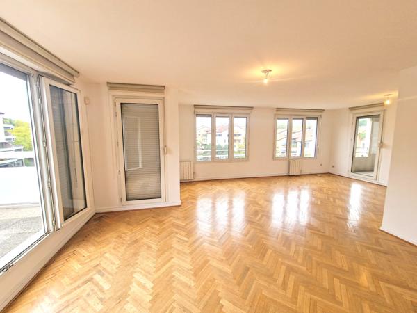Lyon (69007) T3 complètement rafraichi + cave et garage + balcon - DISPONIBLE !