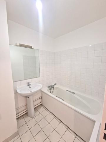 Lyon (69007) T3 complètement rafraichi + cave et garage + balcon - DISPONIBLE !