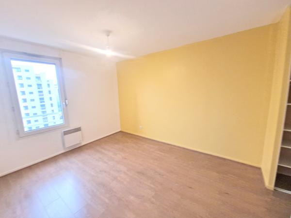 Lyon (69007) T3 complètement rafraichi + cave et garage + balcon - DISPONIBLE !