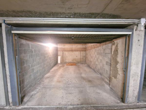 Lyon (69007) T3 complètement rafraichi + cave et garage + balcon - DISPONIBLE !