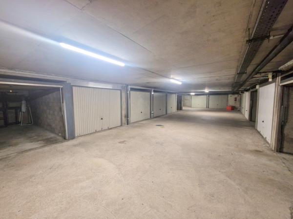 Lyon (69007) T3 complètement rafraichi + cave et garage + balcon - DISPONIBLE !