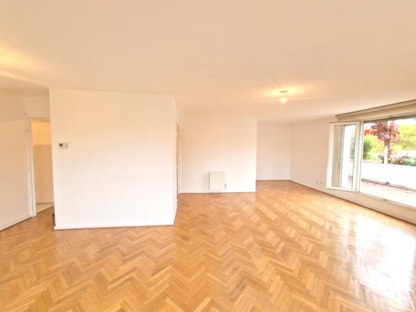 Lyon (69007) T3 complètement rafraichi + cave et garage + balcon - DISPONIBLE !