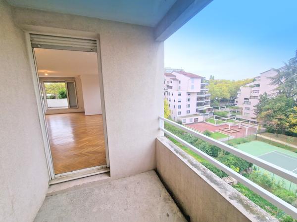 Lyon (69007) T3 complètement rafraichi + cave et garage + balcon - DISPONIBLE !