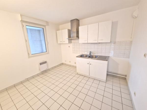 Lyon (69007) T3 complètement rafraichi + cave et garage + balcon - DISPONIBLE !
