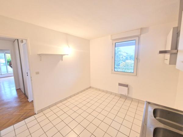 Lyon (69007) T3 complètement rafraichi + cave et garage + balcon - DISPONIBLE !