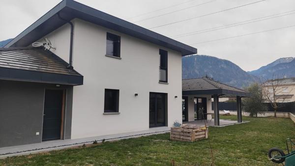 ELEGANTE MAISON CONTEMPORAINE DE 165 M²