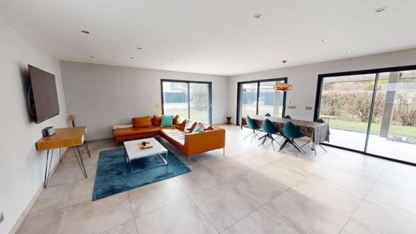 ELEGANTE MAISON CONTEMPORAINE DE 165 M²