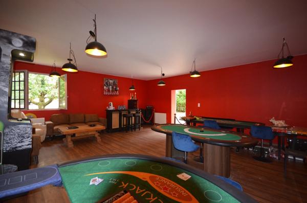 CHÂTEAU THIERRY (02) à vendre maison de 248 m² avec piscine et dépendances