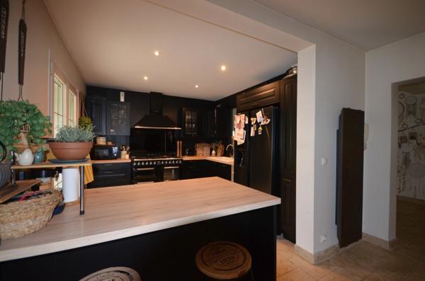 CHÂTEAU THIERRY (02) à vendre maison de 248 m² avec piscine et dépendances