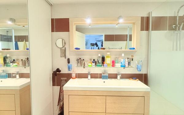 Appartement à vendre    3 pièces • 91,34 m2 Marseille 4