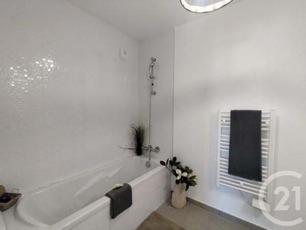 Appartement F4 à vendre  4 pièces - 86 m 2   ST PIERRE EN FAUCIGNY  - 74