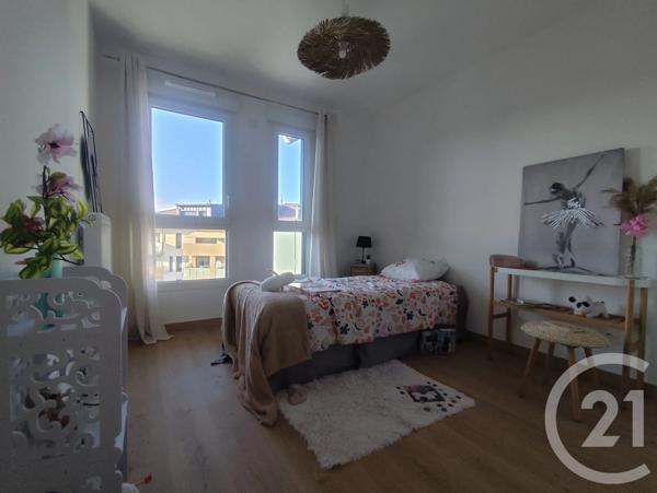 Appartement F4 à vendre  4 pièces - 86 m 2   ST PIERRE EN FAUCIGNY  - 74