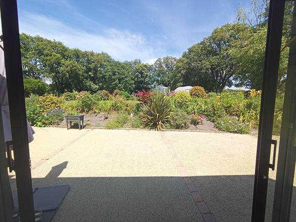 Longère à vendre à Saint Ave 4 chambres située dans un environnement exceptionnel.