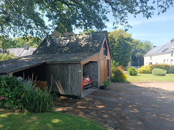 Longère à vendre à Saint Ave 4 chambres située dans un environnement exceptionnel.