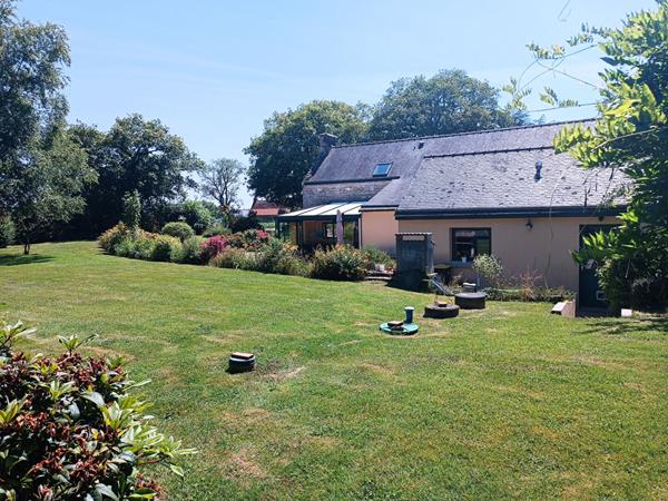 Longère à vendre à Saint Ave 4 chambres située dans un environnement exceptionnel.