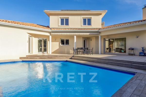 BOULIAC – VILLA CONTEMPORAINE AVEC PISCINE