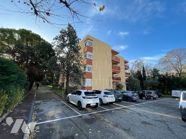 MARSEILLE 13009 ST MARGUERITE résidence Les petites MAGALONES studio 34M²+ parking.